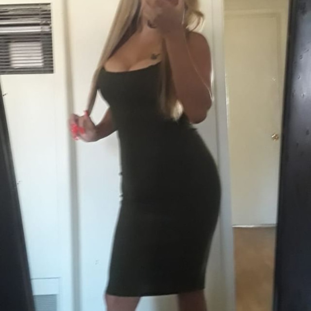 ❗️SALE❗️Trendy Boutique Bodycon Dress - Picture 4 of 5